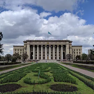 https://1-room-apartment-at-abylay-khan-ave-121.hotels-of-almaty.com